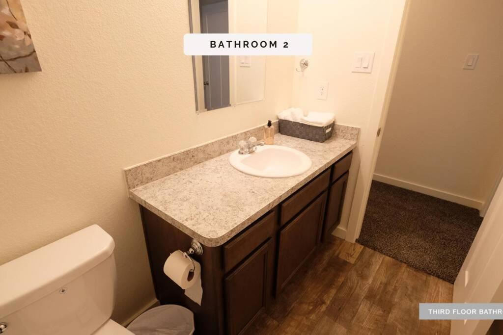3 Story, 3 Bdrm, 4 Beds, 2 Bath, North Houston, Iah - 10Bヴィラ エクステリア 写真
